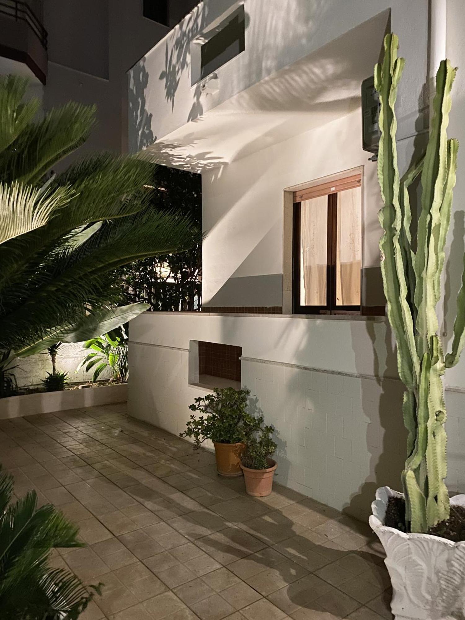 Tap Apartments - In Independent House With Private Garden Alghero Buitenkant foto